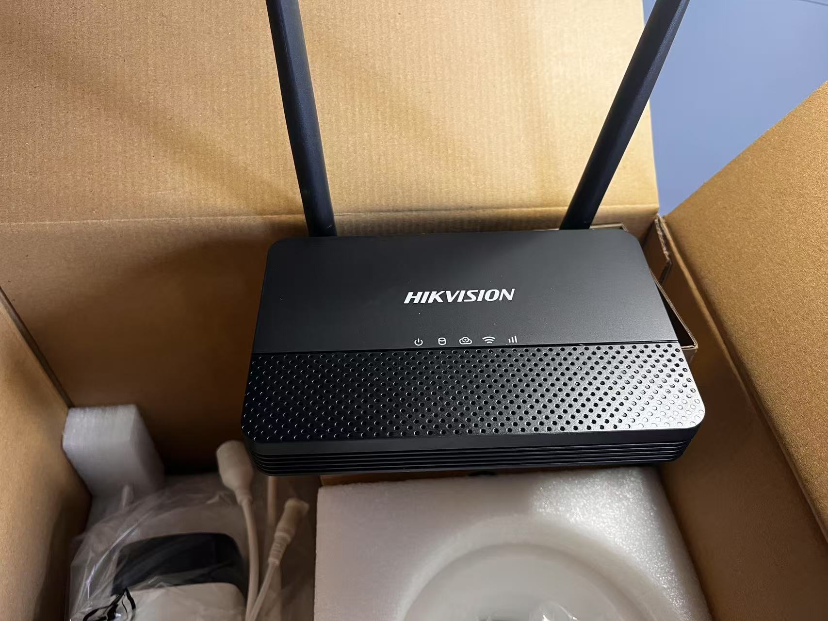 Hikvision 4MP H.265 One bullet + One PTDome WiFi NVS Kit (NKS424W03H)